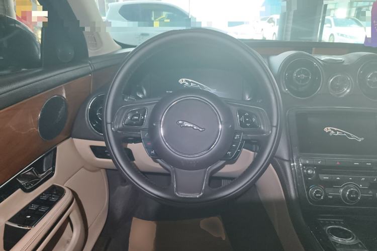 Used Jaguar XJ 2013 XJL 2.0T Elegance Business Edition Steering Wheel