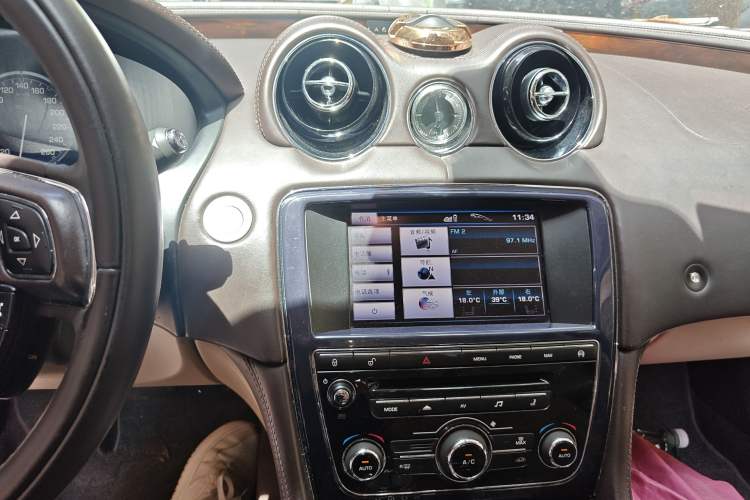 Used Jaguar XJ 2013 XJL 3.0 SC Panoramic Business Edition Audio And AC Panel