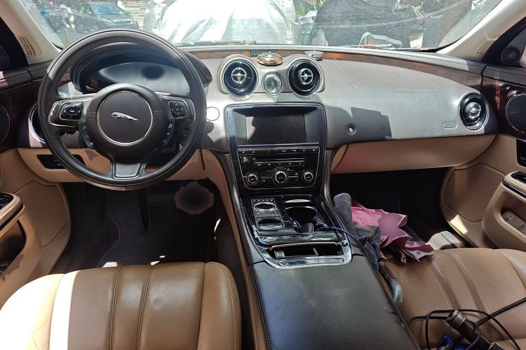 Used Jaguar XJ 2013 XJL 3.0 SC Panoramic Business Edition Center Console