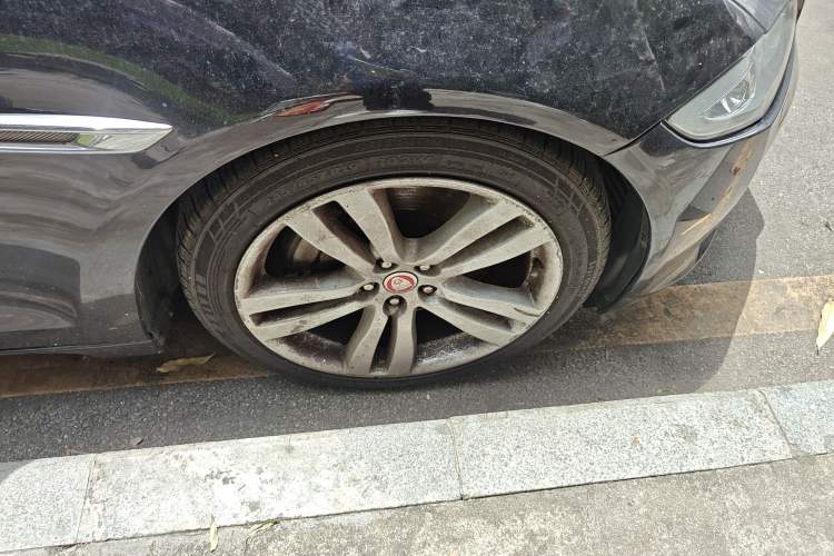 Used Jaguar XJ 2013 XJL 3.0 SC Panoramic Business Edition Right Front Wheel Hub