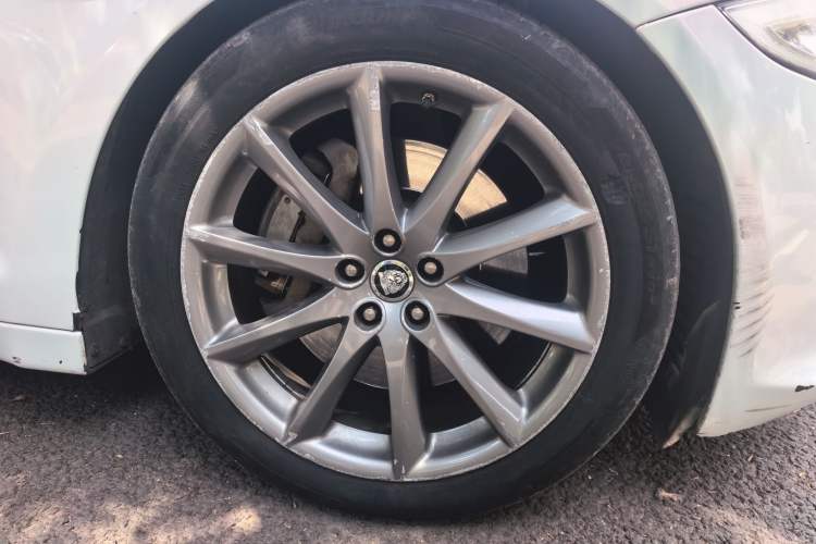 Used Jaguar XJ 2013 XJL 3.0 SC Four-Wheel Drive Flagship Business Edition Right Front Wheel Hub