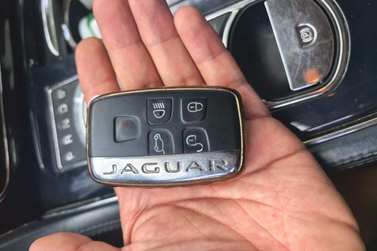 Used Jaguar XJ 2013 XJL 3.0 SC Four-Wheel Drive Flagship Business Edition Vehicle Key