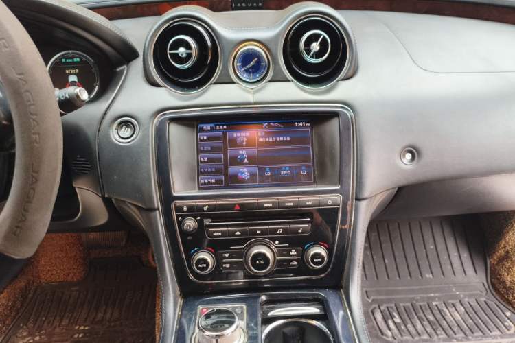 Used Jaguar XJ 2013 XJL 2.0T Panoramic Business Edition Audio And AC Panel