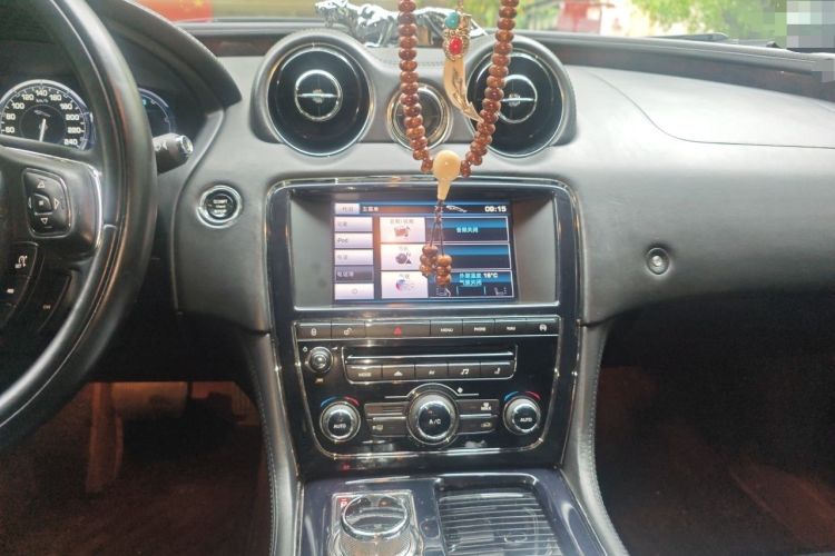 Used Jaguar XJ 2013 XJL 3.0 SC Panoramic Business Edition Audio And AC Panel