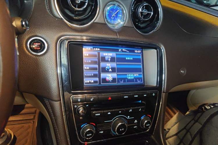 Used Jaguar XJ 2013 XJL 2.0T Elegance Business Edition Audio And AC Panel