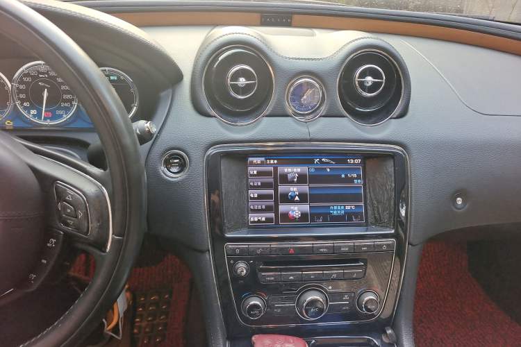 Used Jaguar XJ 2013 XJL 2.0T Elegance Business Edition Audio And AC Panel