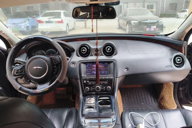 Used Jaguar XJ 2013 XJL 2.0T Panoramic Business Edition Center Console