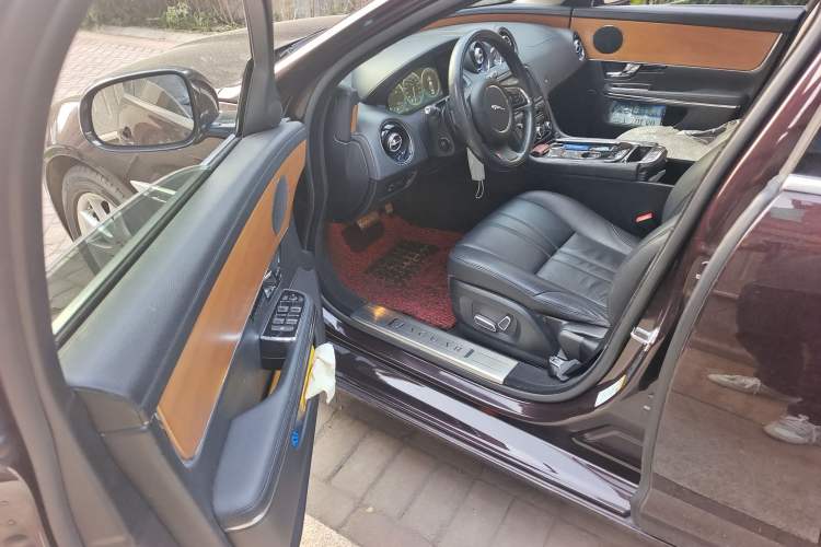 Used Jaguar XJ 2013 XJL 2.0T Elegance Business Edition Driver Seat