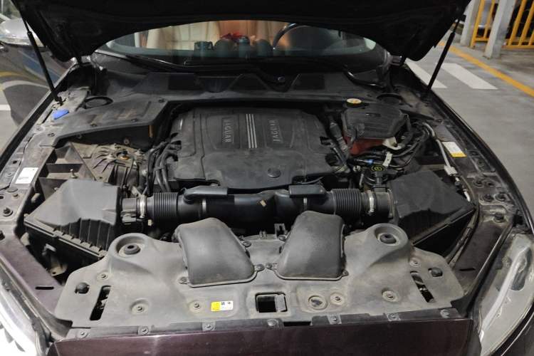 Used Jaguar XJ 2013 XJL 3.0 SC Cambridge Limited Edition Engine Bay