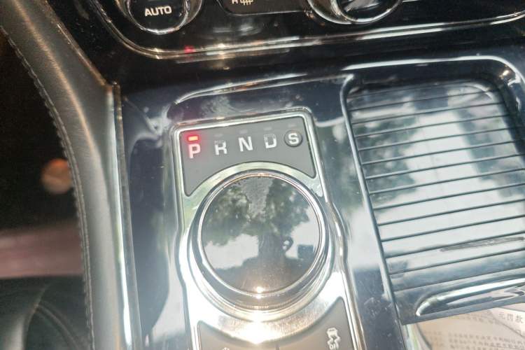 Used Jaguar XJ 2013 XJL 3.0 SC Panoramic Business Edition Gear Lever