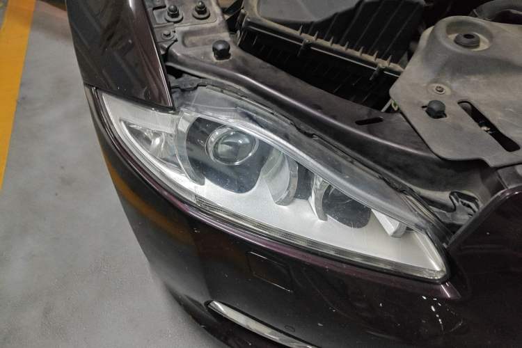 Used Jaguar XJ 2013 XJL 3.0 SC Cambridge Limited Edition Right Front Headlight