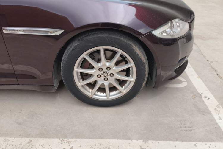 Used Jaguar XJ 2013 XJL 2.0T Panoramic Business Edition Right Front Wheel Hub
