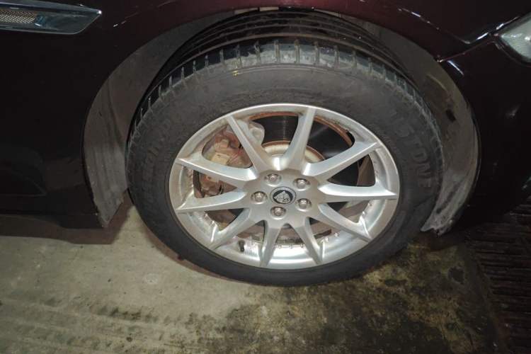 Used Jaguar XJ 2013 XJL 2.0T Elegance Business Edition Right Front Wheel Hub