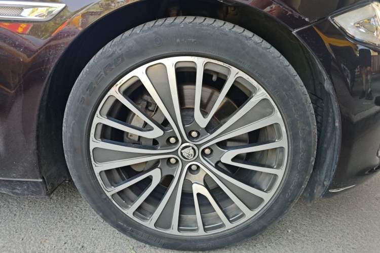 Used Jaguar XJ 2013 XJL 3.0 SC Panoramic Business Edition Right Front Wheel Hub