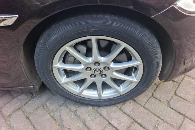 Used Jaguar XJ 2013 XJL 2.0T Elegance Business Edition Right Front Wheel Hub
