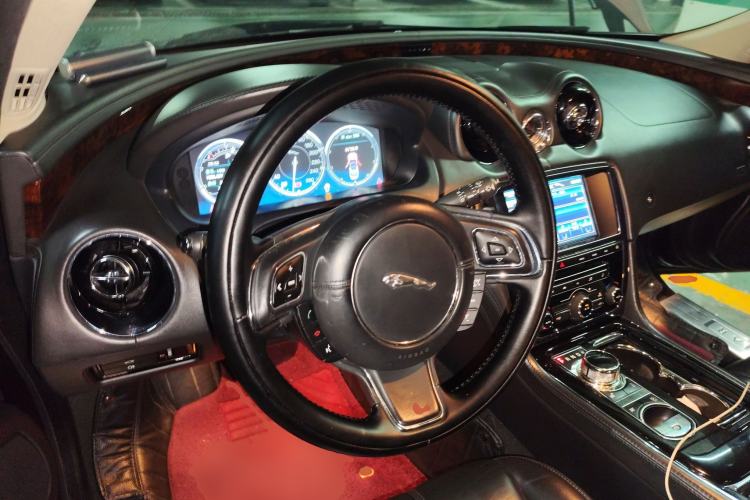 Used Jaguar XJ 2013 XJL 3.0 SC Panoramic Business Edition Steering Wheel
