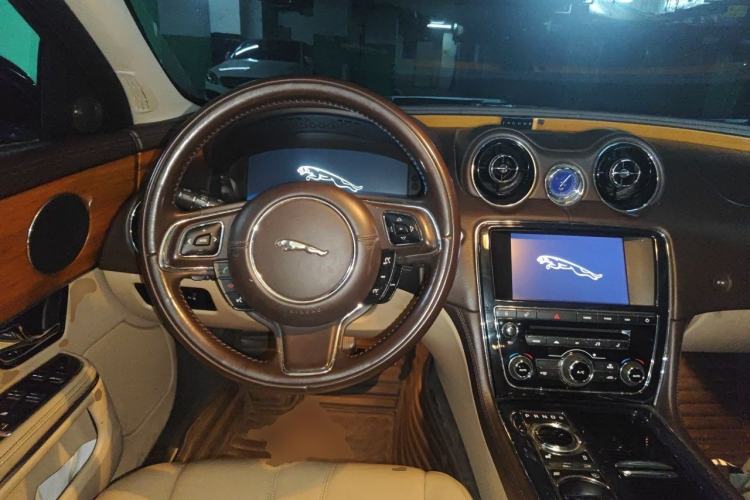 Used Jaguar XJ 2013 XJL 2.0T Elegance Business Edition Steering Wheel