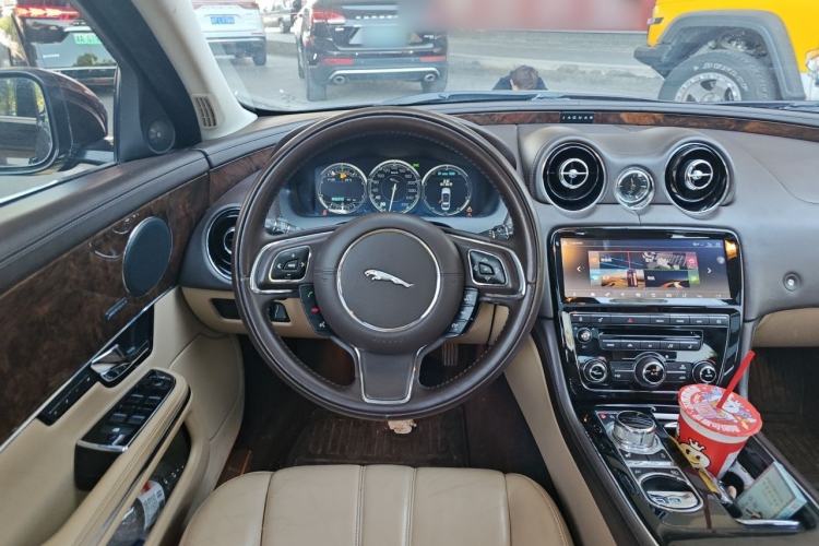 Used Jaguar XJ 2013 XJL 3.0 SC Panoramic Business Edition Steering Wheel