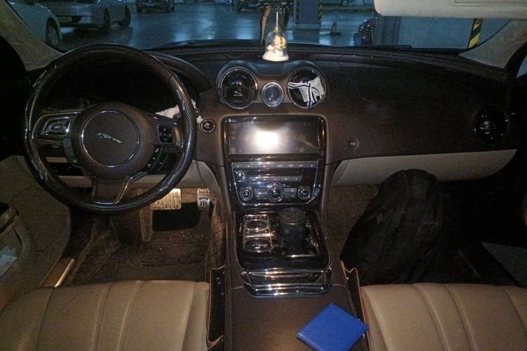 Used Jaguar XJ 2013 XJL 3.0 SC Cambridge Limited Edition Center Console