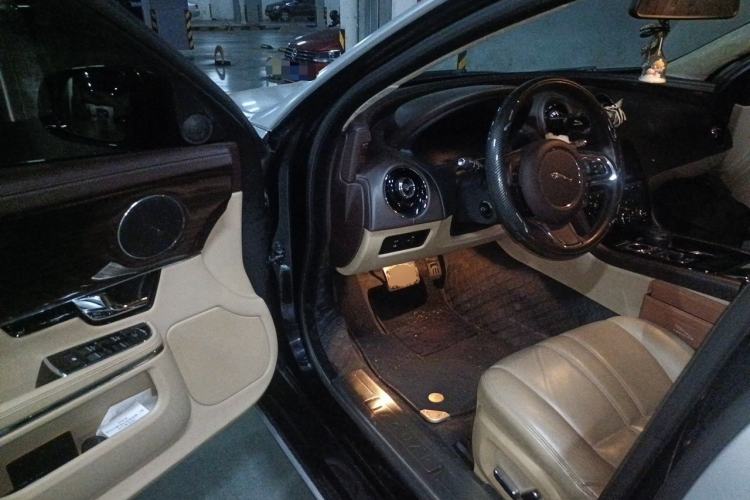 Used Jaguar XJ 2013 XJL 3.0 SC Cambridge Limited Edition Driver Seat