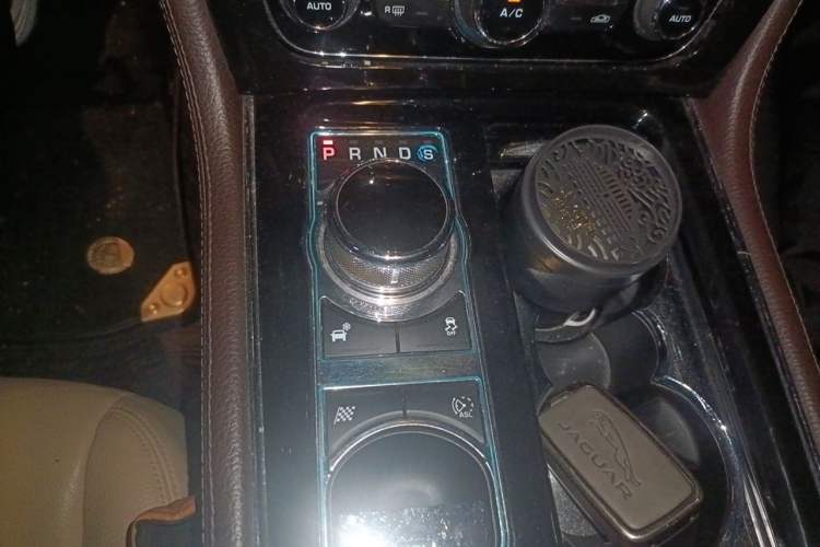 Used Jaguar XJ 2013 XJL 3.0 SC Cambridge Limited Edition Gear Lever