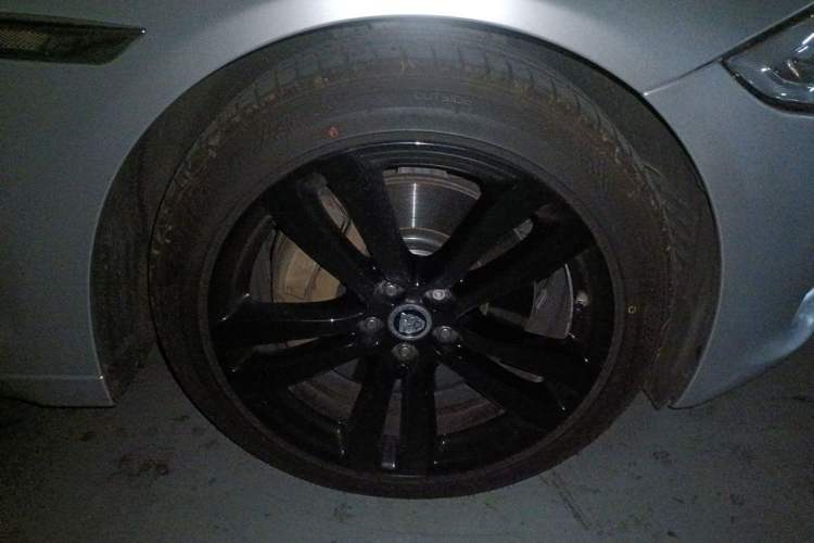 Used Jaguar XJ 2013 XJL 3.0 SC Cambridge Limited Edition Right Front Wheel Hub