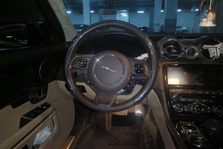 Used Jaguar XJ 2013 XJL 3.0 SC Cambridge Limited Edition Steering Wheel