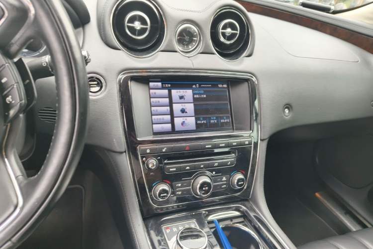 Used Jaguar XJ 2013 XJL 3.0 SC Flagship Business Edition Audio And AC Panel