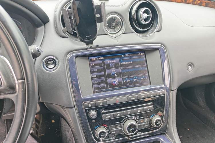 Used Jaguar XJ 2013 XJL 3.0 SC Panoramic Business Edition Audio And AC Panel