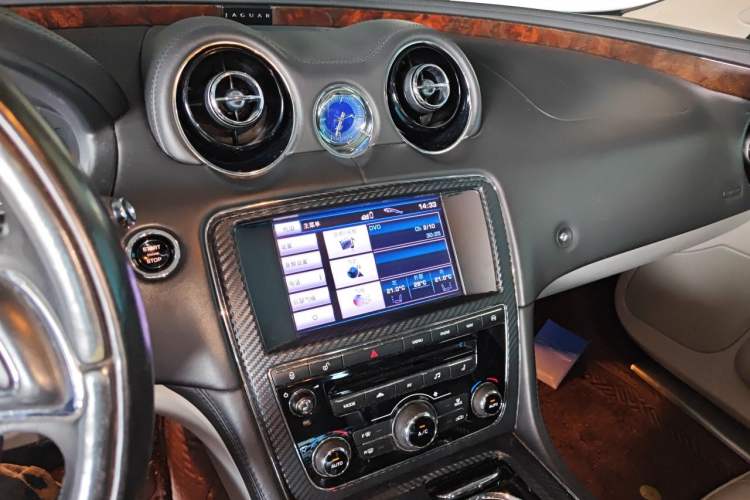Used Jaguar XJ 2013 XJL 3.0 SC Panoramic Business Edition Audio And AC Panel