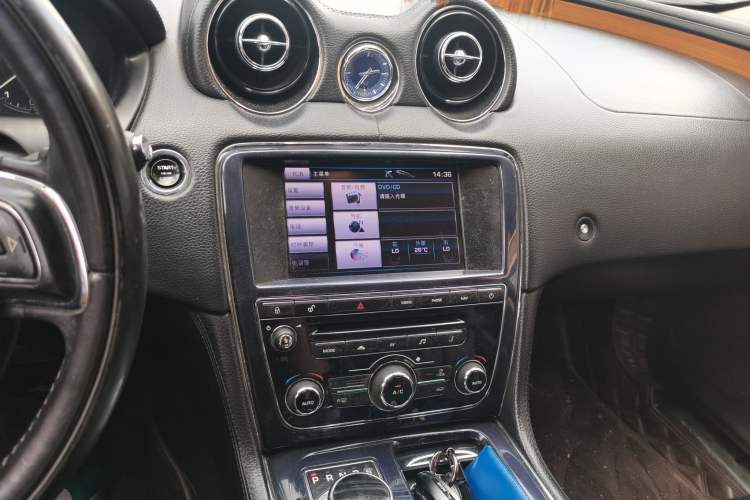Used Jaguar XJ 2013 XJL 2.0T Elegance Business Edition Audio And AC Panel
