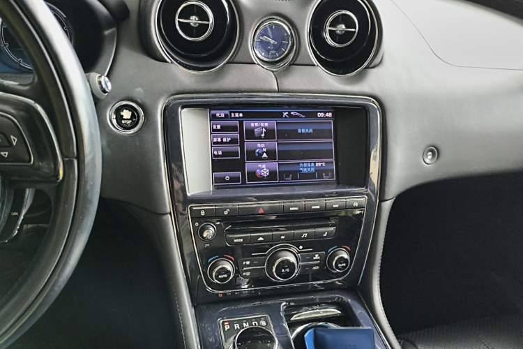 Used Jaguar XJ 2013 XJL 3.0 SC Panoramic Business Edition Audio And AC Panel