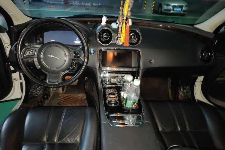 Used Jaguar XJ 2013 XJL 3.0 SC Panoramic Business Edition Center Console