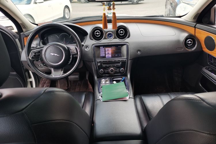 Used Jaguar XJ 2013 XJL 2.0T Elegance Business Edition Center Console