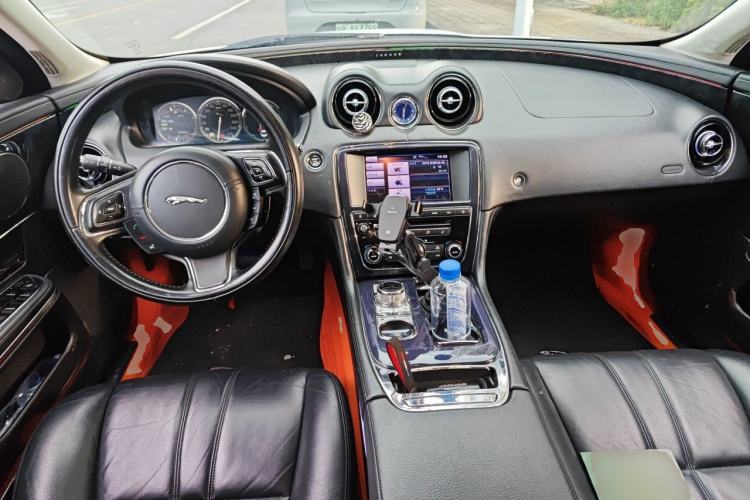 Used Jaguar XJ 2013 XJL 2.0T Elegance Business Edition Center Console