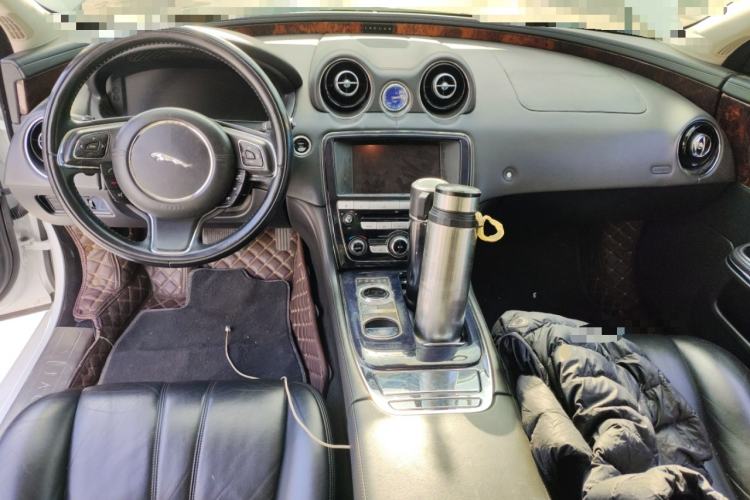 Used Jaguar XJ 2013 XJL 3.0 SC Panoramic Business Edition Center Console