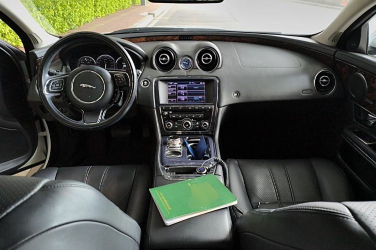 Used Jaguar XJ 2013 XJL 3.0 SC Panoramic Business Edition Center Console