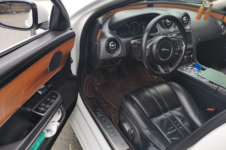 Used Jaguar XJ 2013 XJL 2.0T Elegance Business Edition Driver Seat