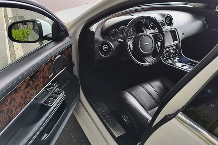 Used Jaguar XJ 2013 XJL 3.0 SC Panoramic Business Edition Driver Seat
