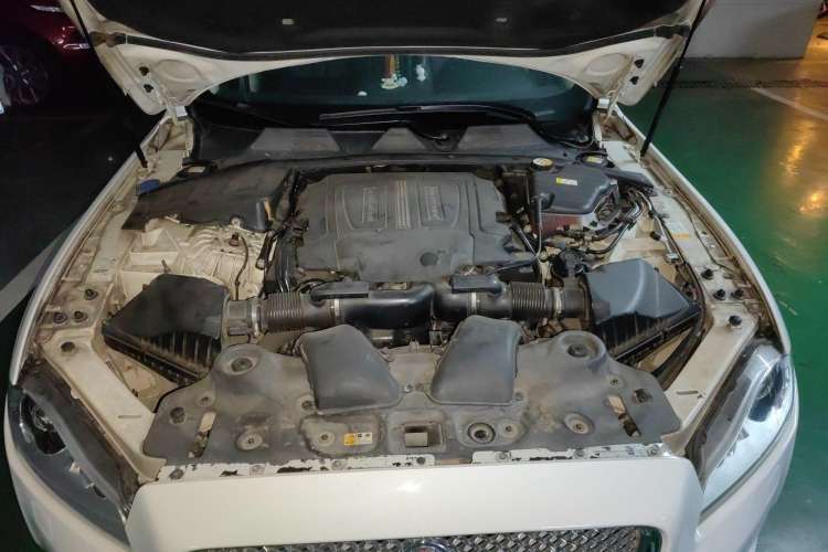 Used Jaguar XJ 2013 XJL 3.0 SC Panoramic Business Edition Engine Bay