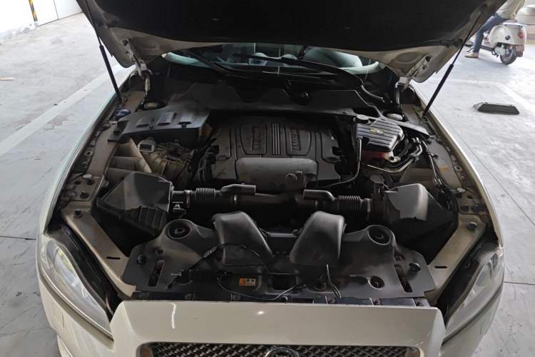 Used Jaguar XJ 2013 XJL 3.0 SC Panoramic Business Edition Engine Bay