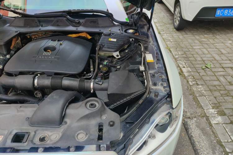 Used Jaguar XJ 2013 XJL 2.0T Elegance Business Edition Engine Bay Left