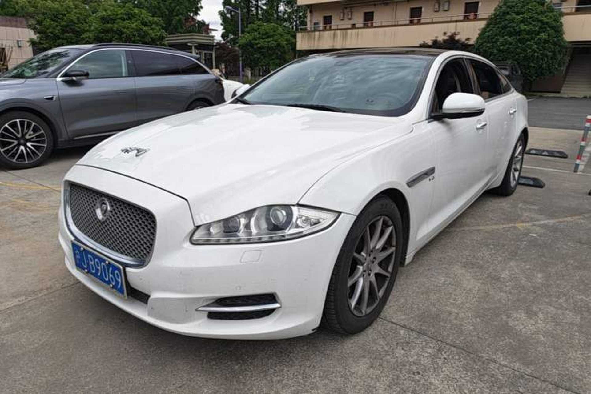 Used Jaguar XJ 2013 XJL 3.0 SC Panoramic Business Edition Front Left 45 Deg