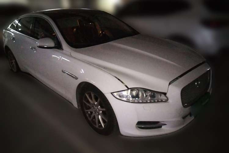 Used Jaguar XJ 2013 XJL 2.0T Elegance Business Edition Front Right 45 Deg