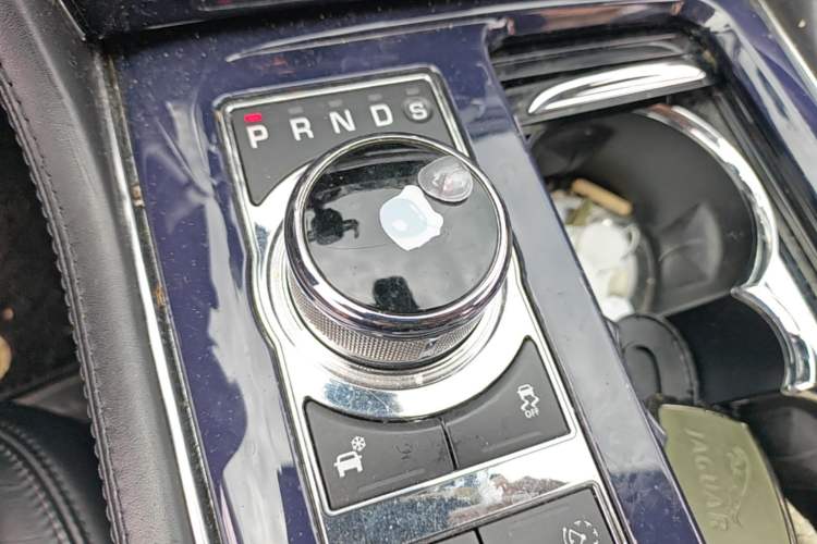 Used Jaguar XJ 2013 XJL 3.0 SC Panoramic Business Edition Gear Lever