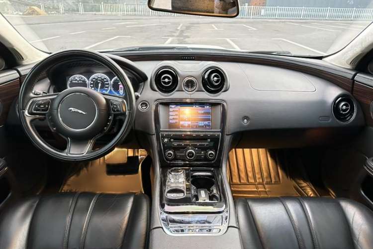 Used Jaguar XJ 2013 XJL 3.0 SC Cambridge Limited Edition Interior 2