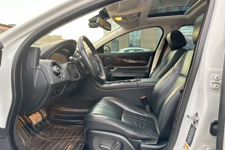 Used Jaguar XJ 2013 XJL 3.0 SC Cambridge Limited Edition Interior 5