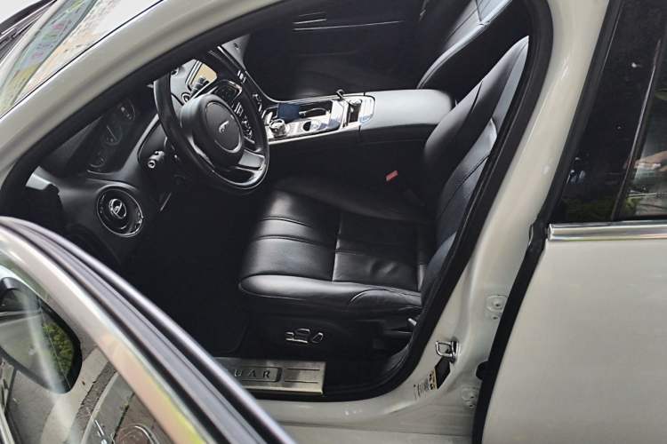 Used Jaguar XJ 2013 XJL 3.0 SC Panoramic Business Edition Left Front Seat