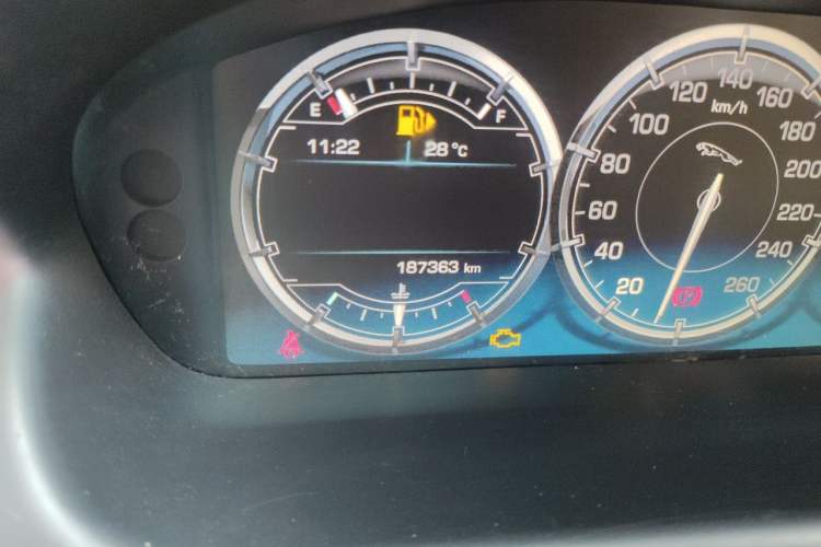 Used Jaguar XJ 2013 XJL 2.0T Elegance Business Edition Odometer Close Up