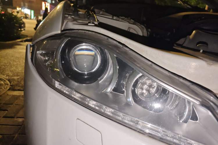 Used Jaguar XJ 2013 XJL 2.0T Elegance Business Edition Right Front Headlight